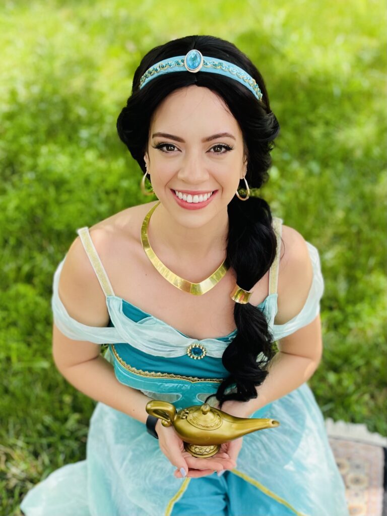 A lady dressed as Jasmine