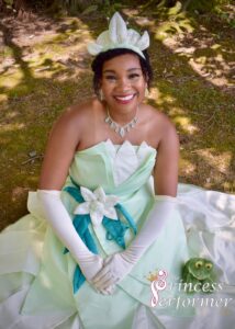 A lady dressed as Tiana