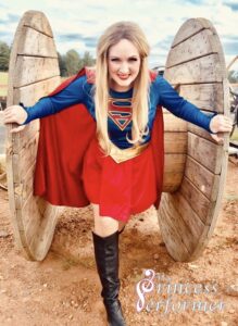 A lady dressed as Supergirl